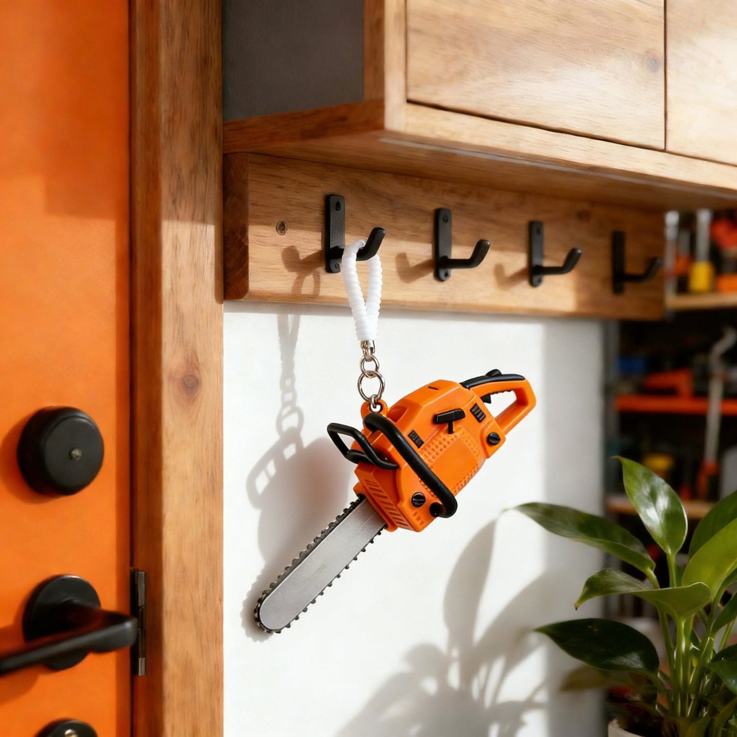 2-in-1 Mini Chainsaw Keyring: Portable Chainsaw Tool + Tool Enthusiast Collectible